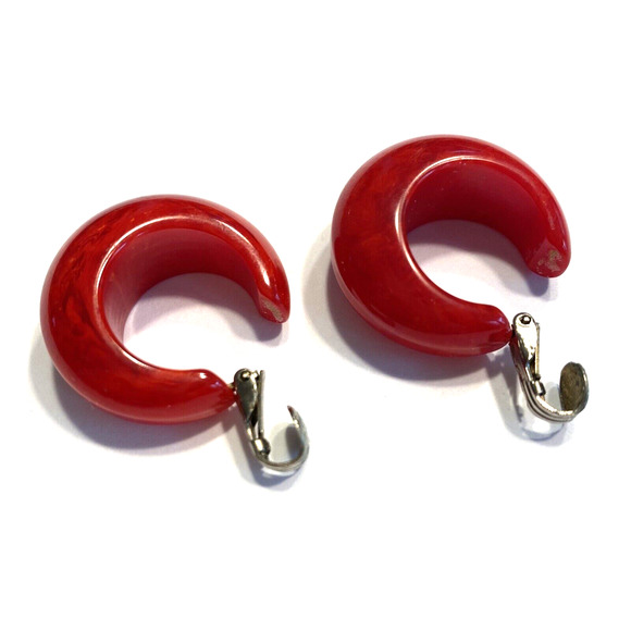 Vintage Clip On Earrings Faux Hoops Cherry Red Lucite Swirl Mod 1960’s Fashion - Picture 6 of 7